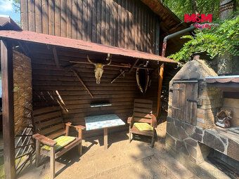 Oferujemy na sprzedaż przytulną wolnostojącą chatę w