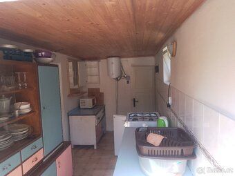 Dlouhodobě pronajmu chatu 7 km od města Tábor. 2+1 70 m². Ko