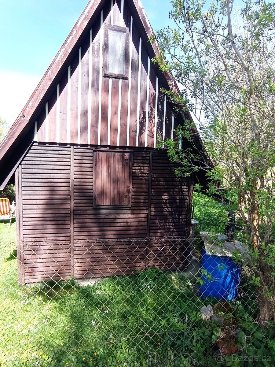 Prodám zahradní chatu v obci Vidov o velikosti 3×4m s podkro