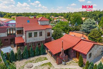 Продається репрезентативна вілла в спокійній частині села