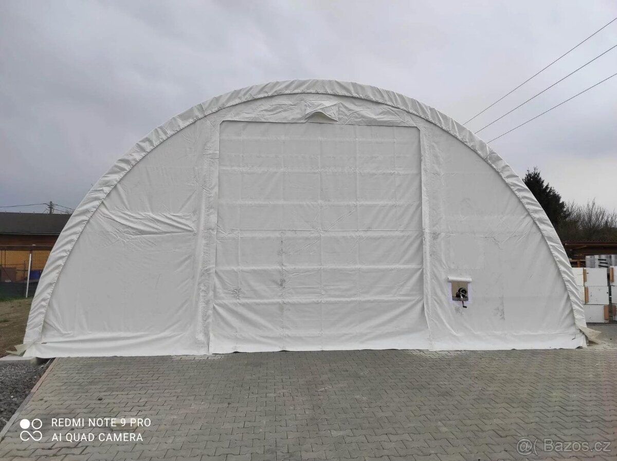 Šířka: 9,15m Délka: 16m Výška: 4,5m Oblouková hala. Čelní st