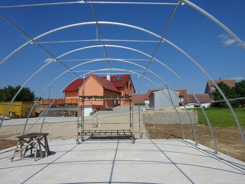 Šířka: 9,15m Délka: 16m Výška: 4,5m Oblouková hala. Čelní st