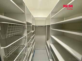 Ми пропонуємо довгострокову оренду просторого квартири з