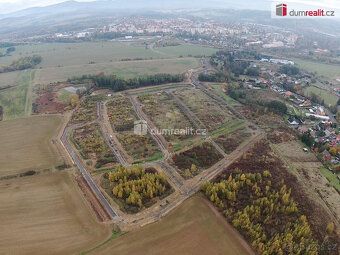 ціна включає правовий сервіс та винагороду посередника