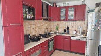 I offer for rent a bright apartment with a useful area of