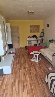 I offer for rent a bright apartment with a useful area of