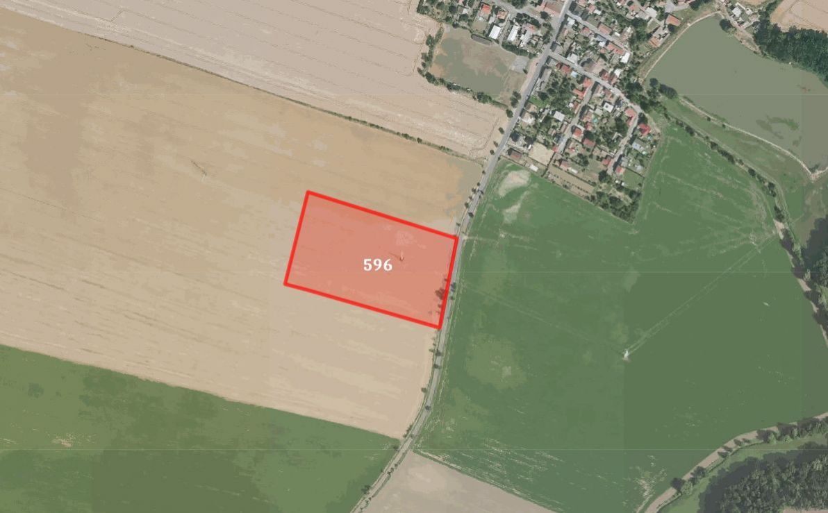 В кадастровій зоні Слухи (район Прага-вăсток) пропоную на