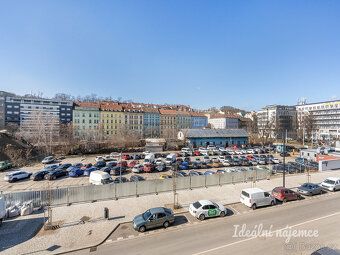 K dlouhodobému pronájmu nabízíme krásný, částečně zařízený l