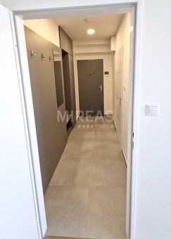 Nabízíme k pronájmu kompletně zrekonstruovanou bytovou jedno