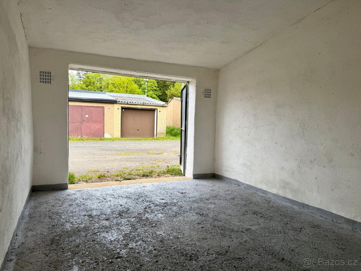 Pronajmu garáž v Boru 20m2 po vnitřní rekostrukci.K nájmu 2m