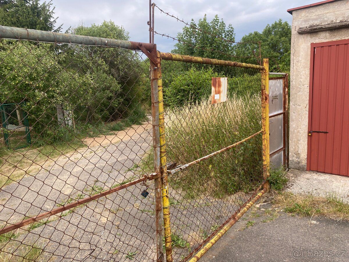 Na prenájom garáž v Prahe 6 - Lysolaje
