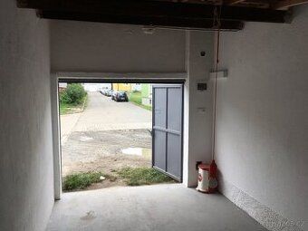 Hálová, v objektu Jubilejní 16, rozměr 15,6 M2. Prázdná, čis
