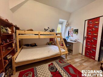 Ewidencja nr. 05830 Oferujemy na sprzedaż przestronny i
