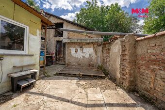 Продається невеликий односімейний будинок у тихому селі