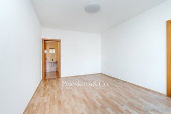Ev.č. 00250 Nabízíme k prodeji moderní a světlý byt o dispoz