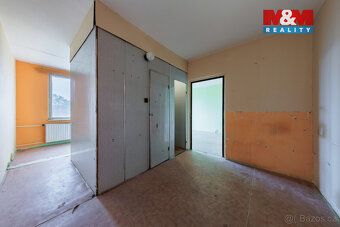 Tento slunný byt se nachází v 1. patře klidného panelového d