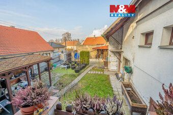 # 🏡 Dom rodzinny 4+1 z dwiema garażami i dużym terenem w