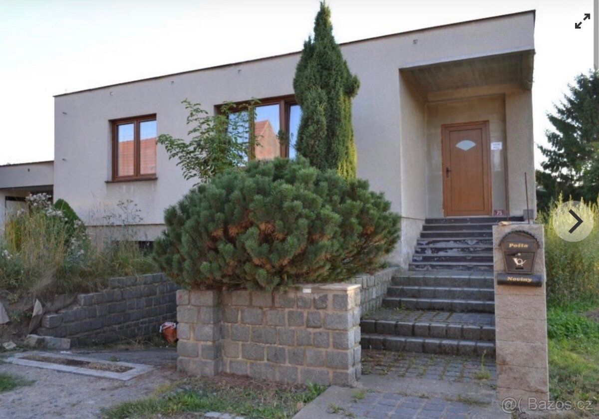 # 🏡 Dom rodzinny 4+1 z dwiema garażami i dużym terenem w