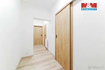 Nabízíme k pronájmu krásný, slunný byt 2+kk s velkou terasou
