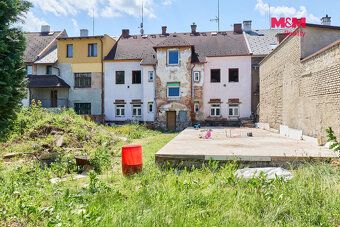 We offer for sale an apartment house in Velké Poříčí, which