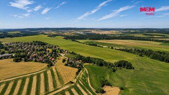 Sprzedam działkę budowlaną 5 712 m² w granicach