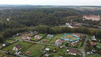Oferuję na sprzedaż przestronną, ogrodzoną działkę