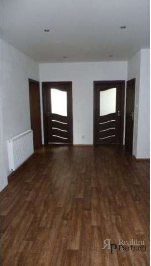 Nabízíme k pronájmu krásný byt o dispozici 4+kk (120 m²) , k