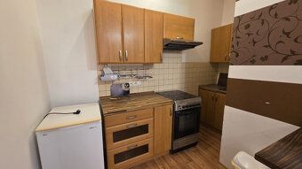 Nabízím k pronájmu částečně zařízený pokoj o velikosti 19m² 