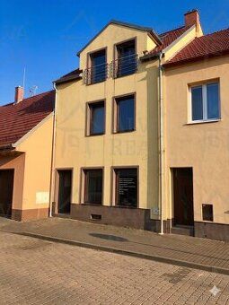 Přímo od majitele nabízím slunný byt 1+kk plus parkovací stá