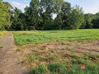 Prodej prostorného pozemku 3023 m2 v obci LukováNabízíme k p