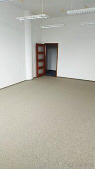 Samostatný nebytový / obchodní prostor, vhodný jako kancelář