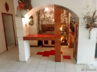 Дім зі складами, м. Лоуни, аеропорт Прага 40 хв., не є пам'яткою
