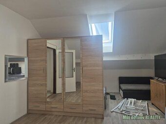 Ponukujeme do prenájmu svetlý byt **1+1 o veľkosti cca 48 m²**
