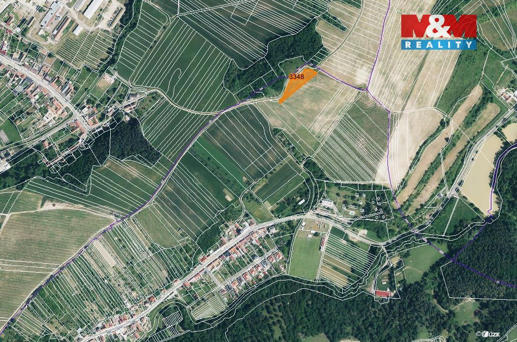 Prodej pozemku o výměře 1000 m2 v katastru obce Ježov. Jedná