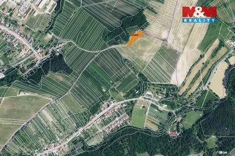 Prodej pozemku o výměře 1000 m2 v katastru obce Ježov. Jedná