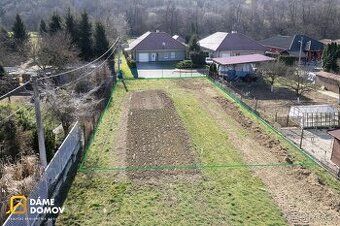 Prodej pozemku o výměře 1000 m2 v katastru obce Ježov. Jedná