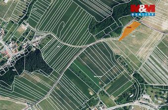 Prodej pozemku o výměře 1000 m2 v katastru obce Ježov. Jedná