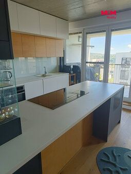 Nabízíme Vám ke koupi moderní byt 3+kk s prostornou lodžií, 