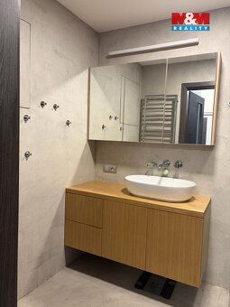 Nabízíme Vám ke koupi moderní byt 3+kk s prostornou lodžií, 