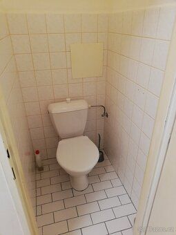 Oferta wynajmu mieszkania 1+kk, 30 m², Dobruška Mírová, dla jednej osoby - wybór, woda i ogrzewanie 2766, prąd…