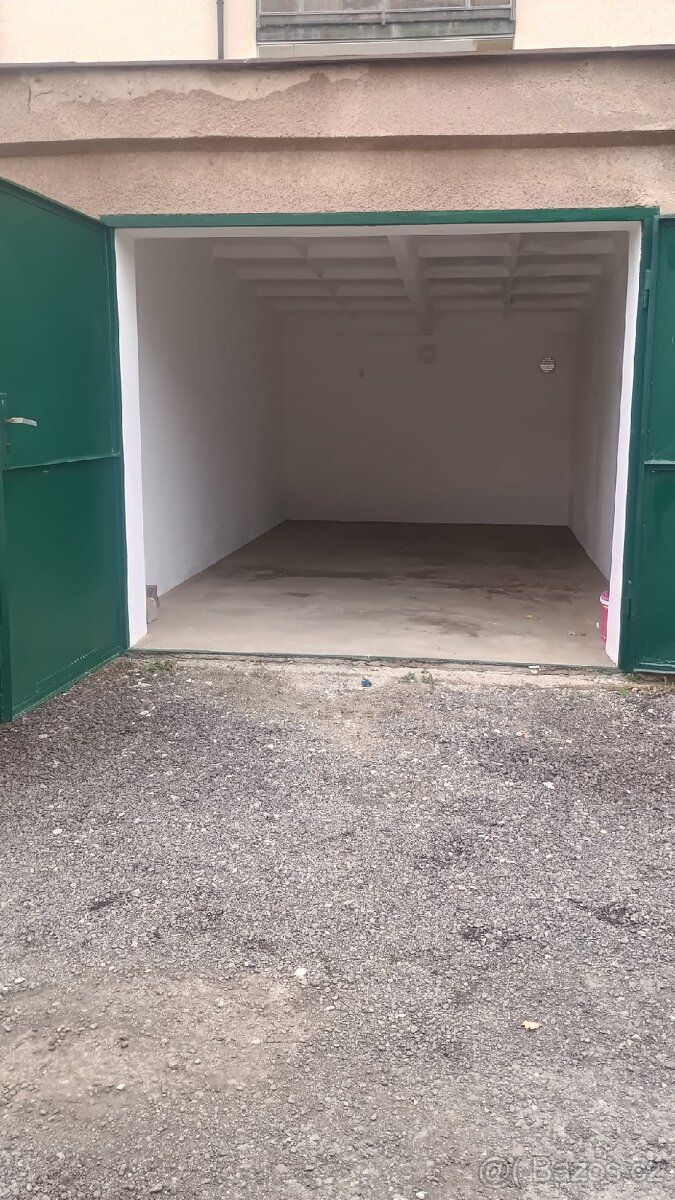 Oferuję do wynajęcia murowany garaż o powierzchni 18 m2 w miejscowości Hořovice,