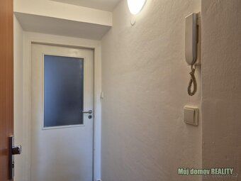 Oferujemy do wynajęcia jasny i przytulny apartament 1+kk, w budynku bez windy