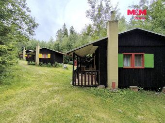 Unikátna príležitosť kúpiť rozsiahlu chatovú oblasť pri rybníku