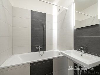 Nabízíme krásný slunný byt po kompletní rekonstrukci. Tento 