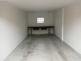Продам гараж у Раковнику локація "Пругонь". Гараж сухий і