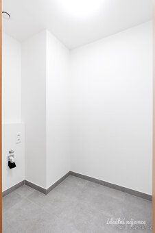 K dlouhodobému podnájmu nabízíme moderní, slunný byt o dispo