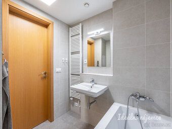 K dlouhodobému podnájmu nabízíme moderní, slunný byt o dispo