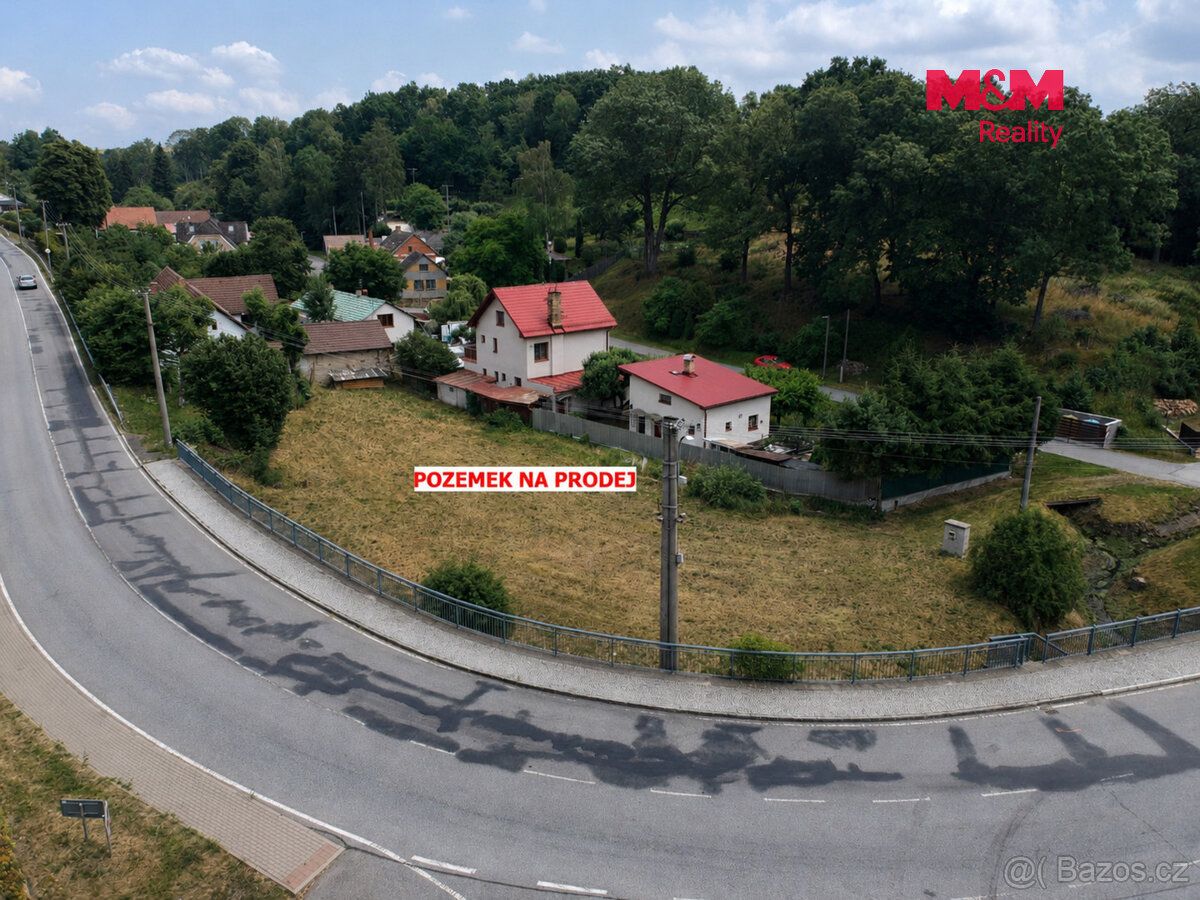 Nabízíme k prodeji stavební pozemek o výměře 980 m² v katast