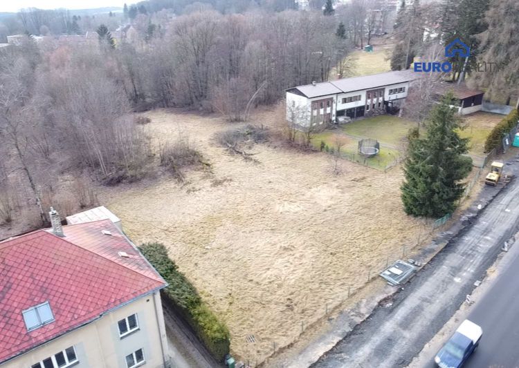 Nabízíme k prodeji rovinatý pozemek určený k bydlení s celko