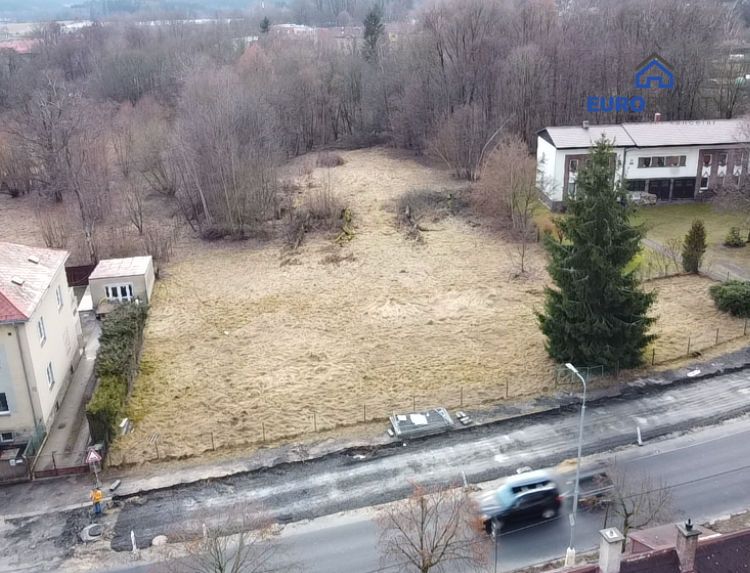 Nabízíme k prodeji rovinatý pozemek určený k bydlení s celko